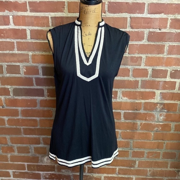 (1093) 𝅺The royal standard black top size Medium - Picture 1 of 3